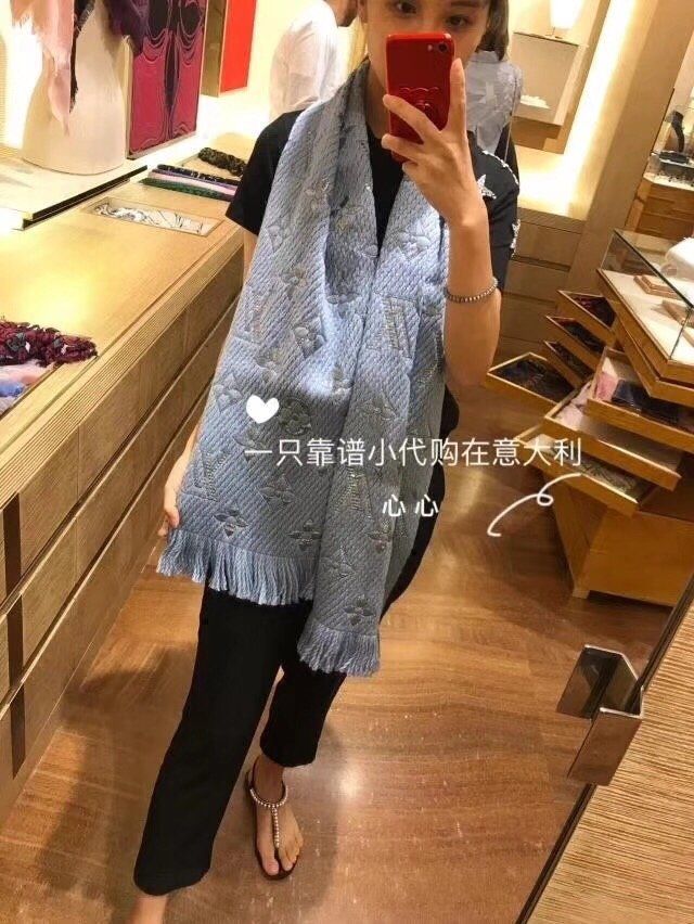 Louis Vuitton Scarf LV00023